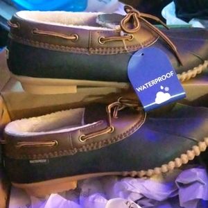 JBU BRAND NEW Boat/duck SHOES Size 9 Brown waterproof